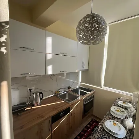 Evis House * Tiran