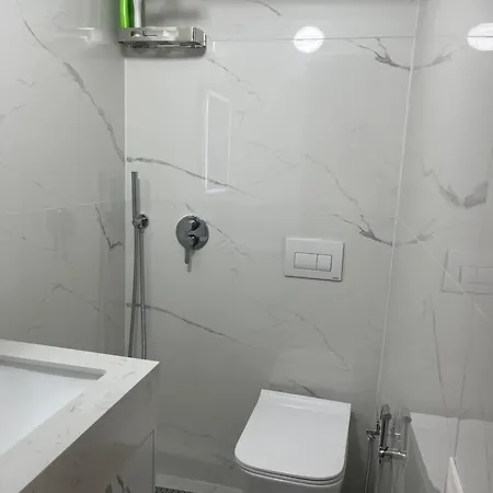 Evis House * 地拉那