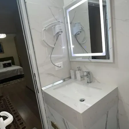 Evis House Τίρανα