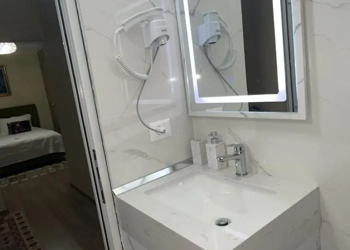 Evis House تيرانا