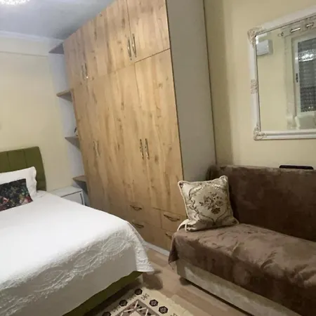 Evis House Apartman *