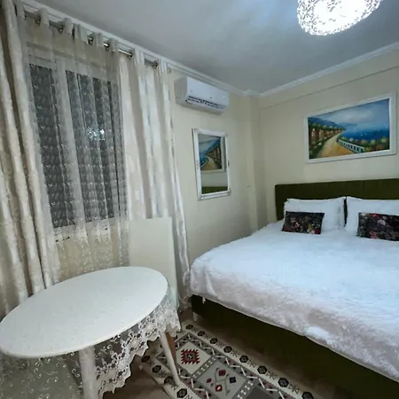 Apartament Evis House *